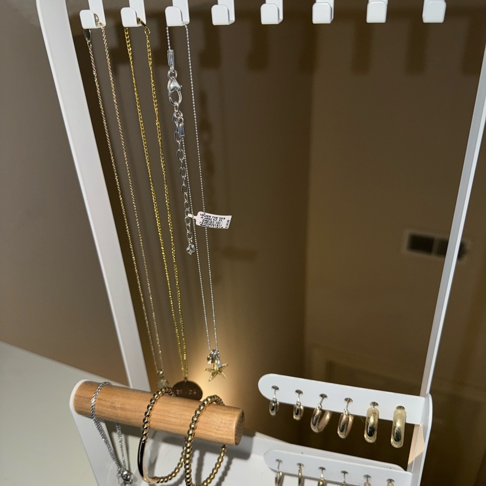 Jewelry Holder and Jewelry - Picture 4 of 4